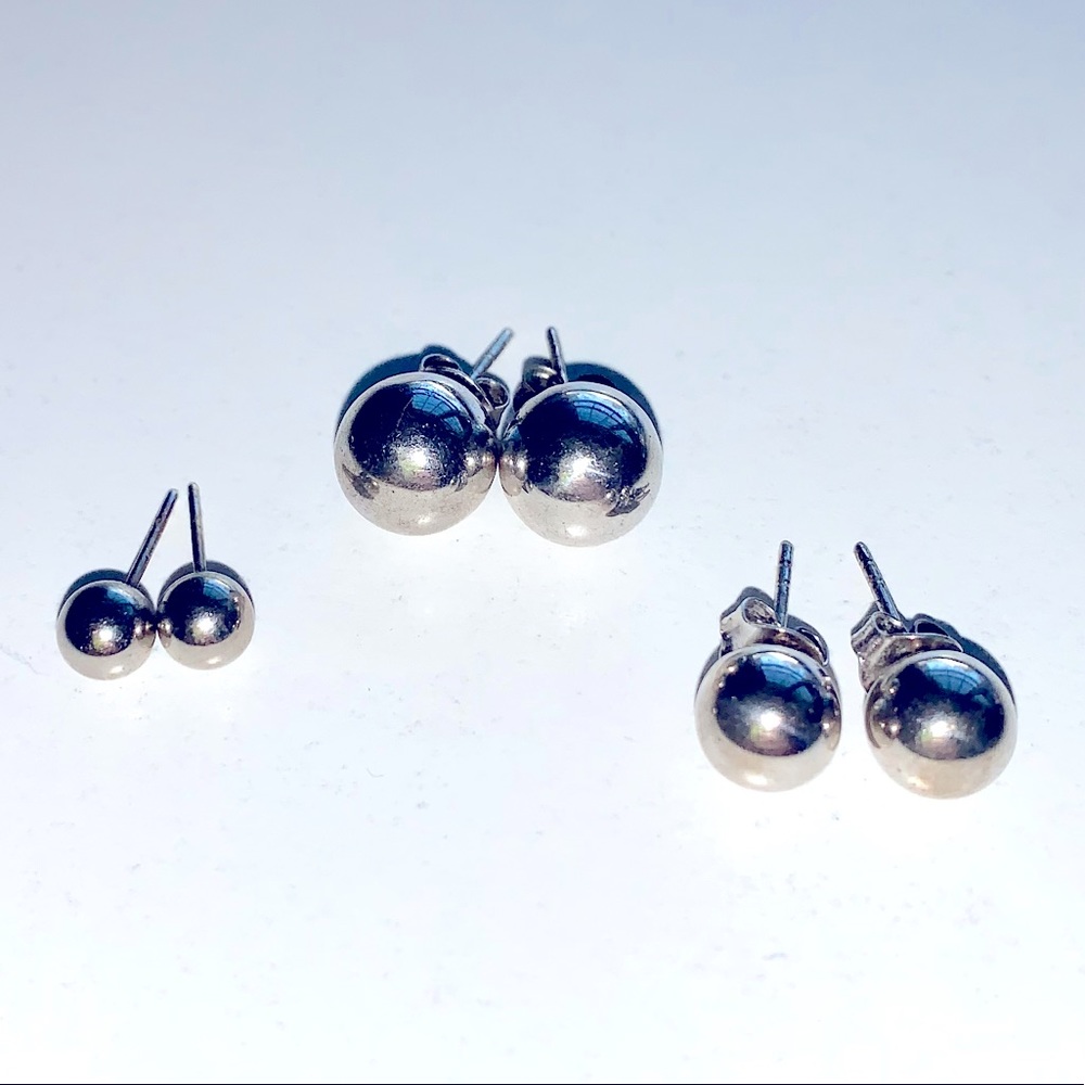 Set of sterling silver ball stud earrings
